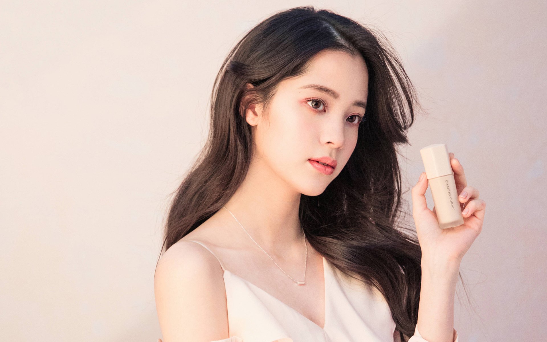“法国欧阳娜娜”开挂的穿搭PK女星欧阳娜娜日常随拍