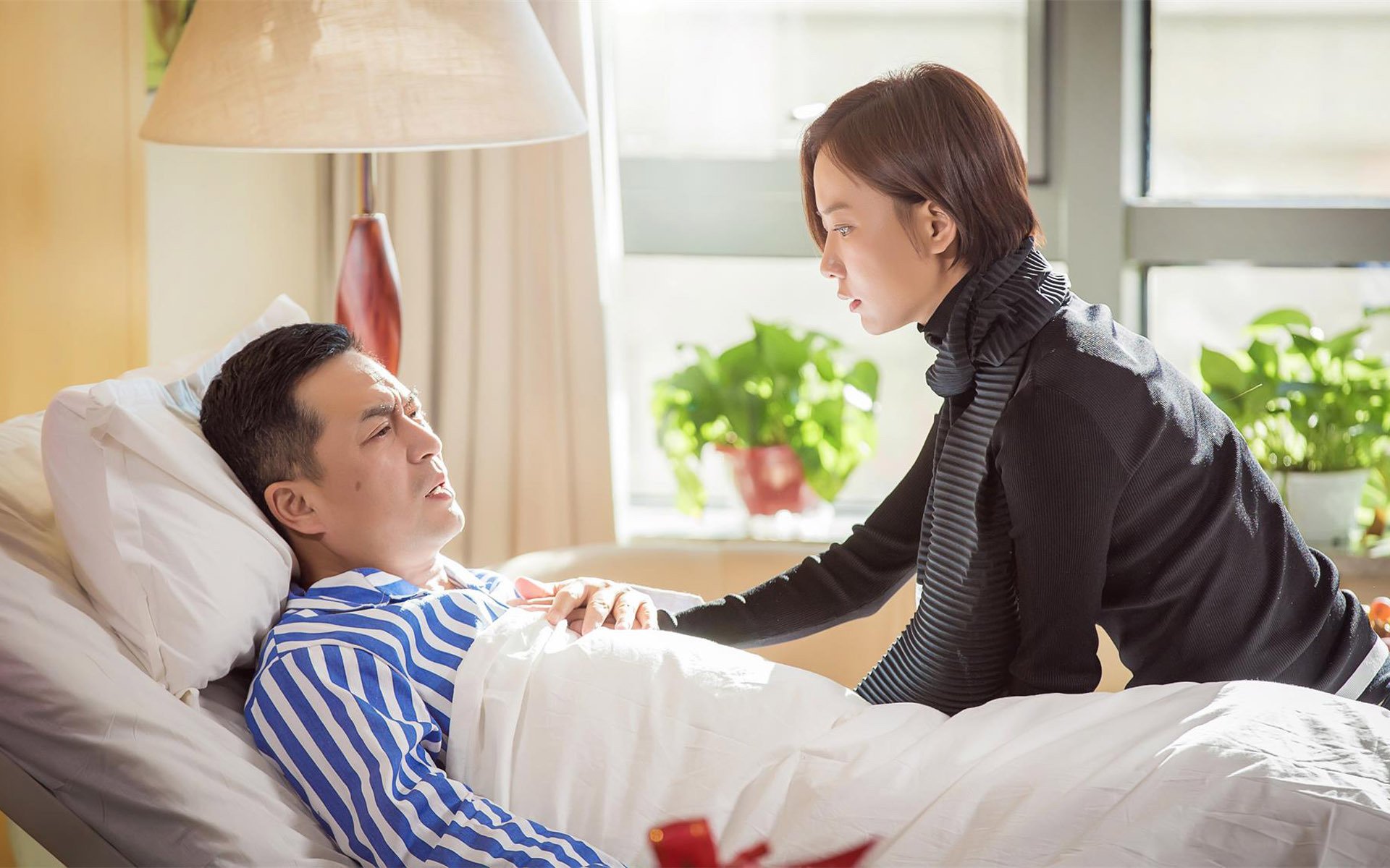 “白莲花”董洁：出轨丑男王大治，泼前夫脏水，靠好妈妈人设翻身夫妻双双查出肝癌，因为天天早上吃鸡蛋？医生惋惜：无知害了他们
