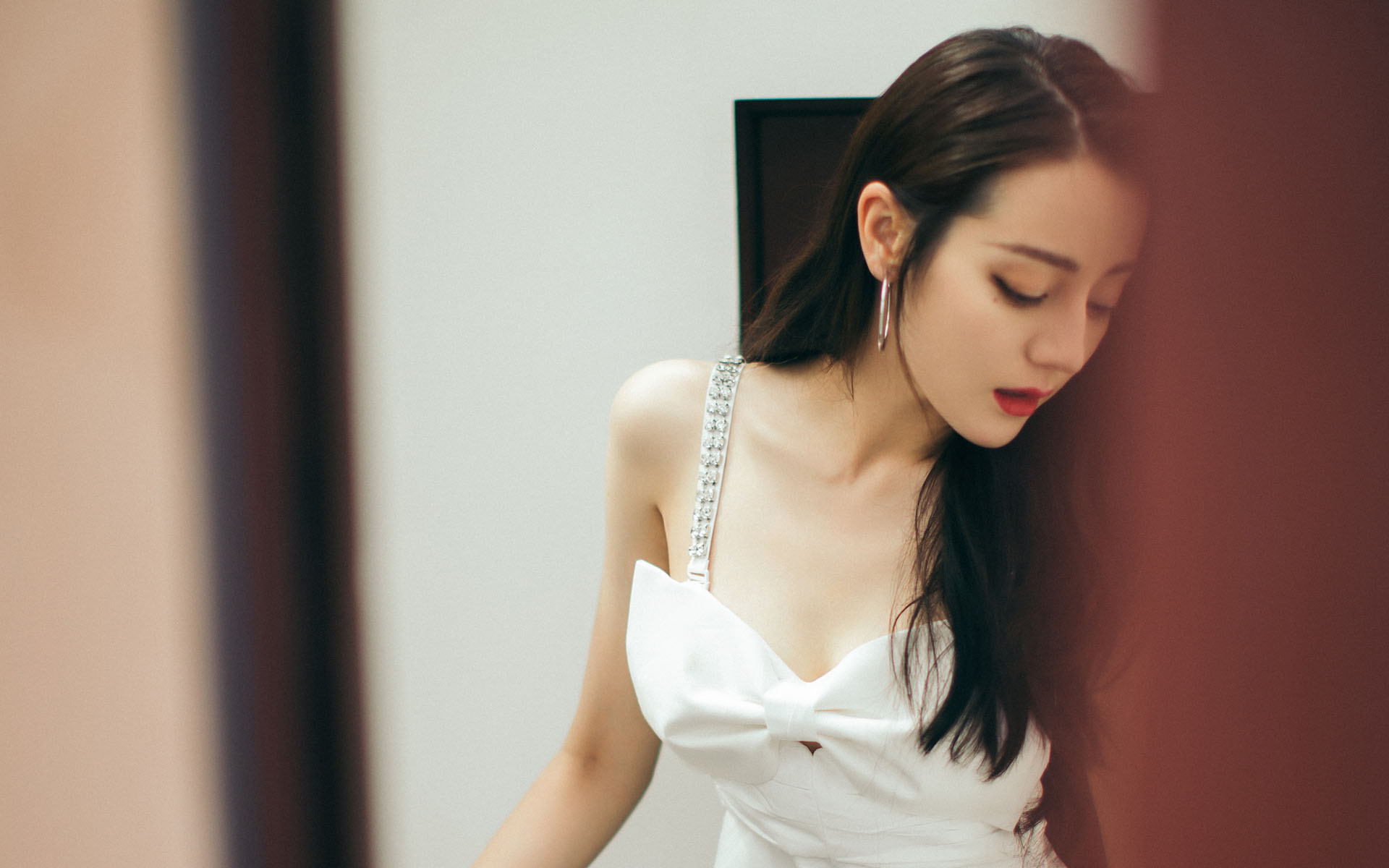 《万渣朝凤》阵容豪华曝光，迪丽热巴携手张凌赫打造史诗级巨制女孩因名字里一个字，影响了保研资格，妈妈后悔不已：是我害了她