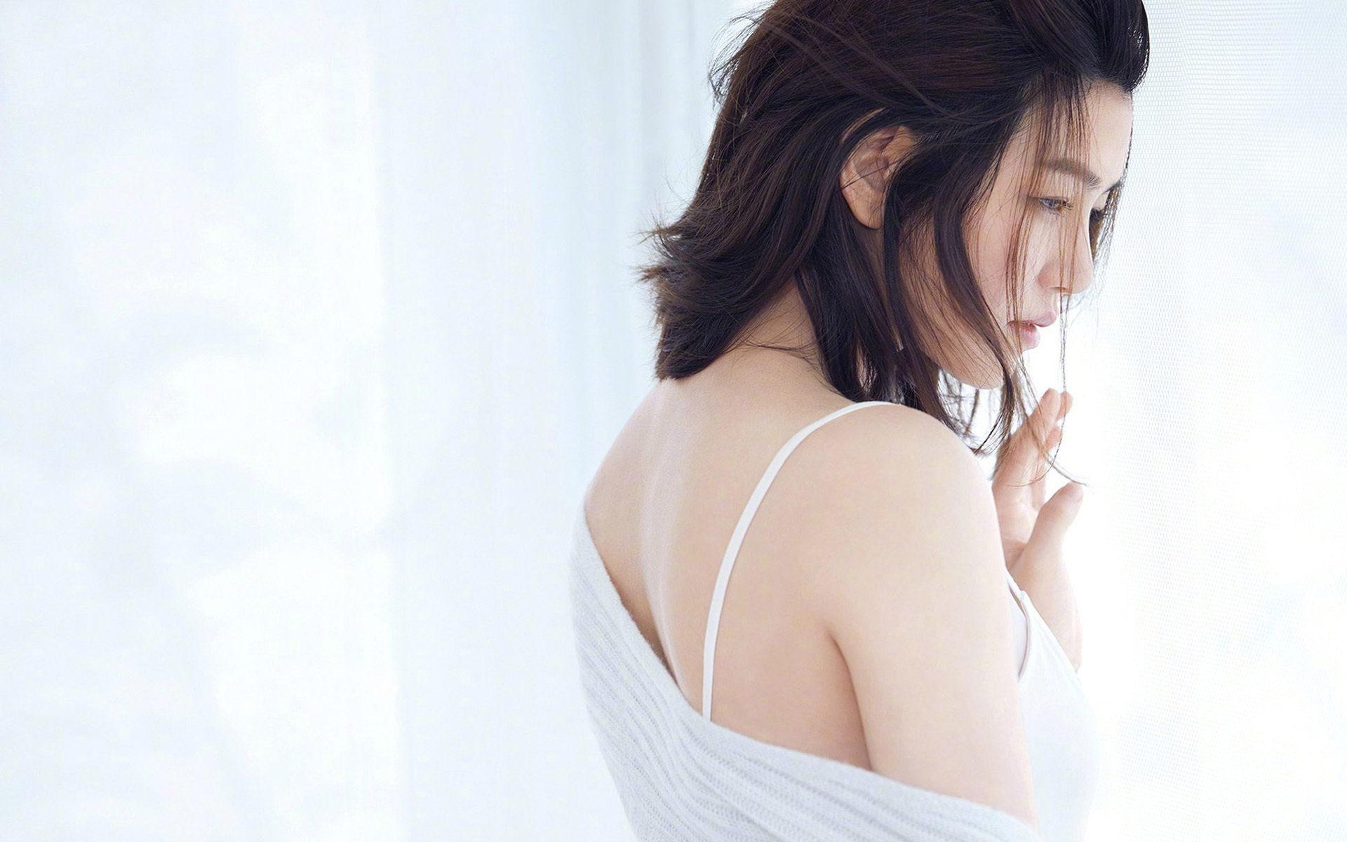 《温暖的甜蜜的》是由宋茜、陈妍希、陆毅领衔主演的情感都市剧央媒终于出手了，这5位明星不仅艺德差，连人品也不行