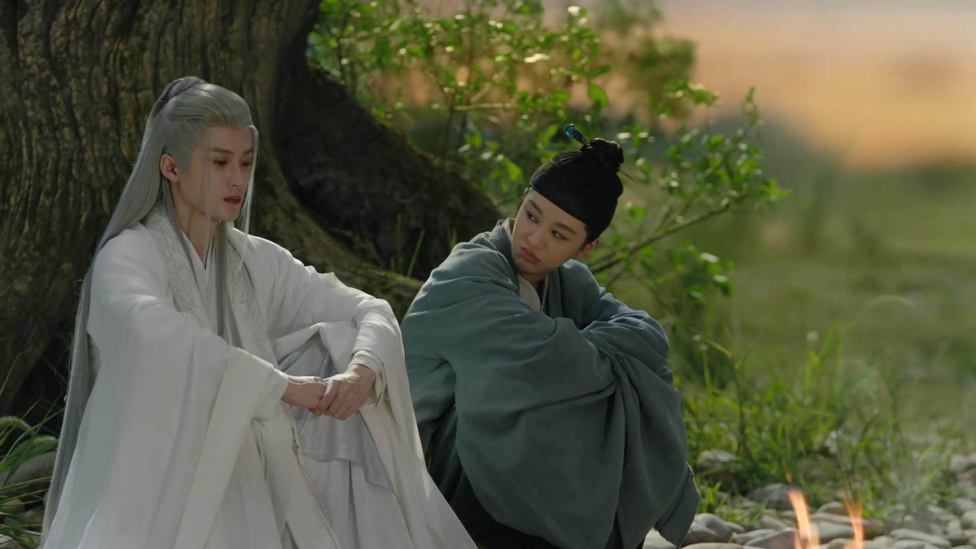 《长相思》第二季过审，杨紫粉丝传“坏消息”，网友：多吃蛋糕女大学生因名字特殊，四年没敢逃过课，父母：我们的目的达到了