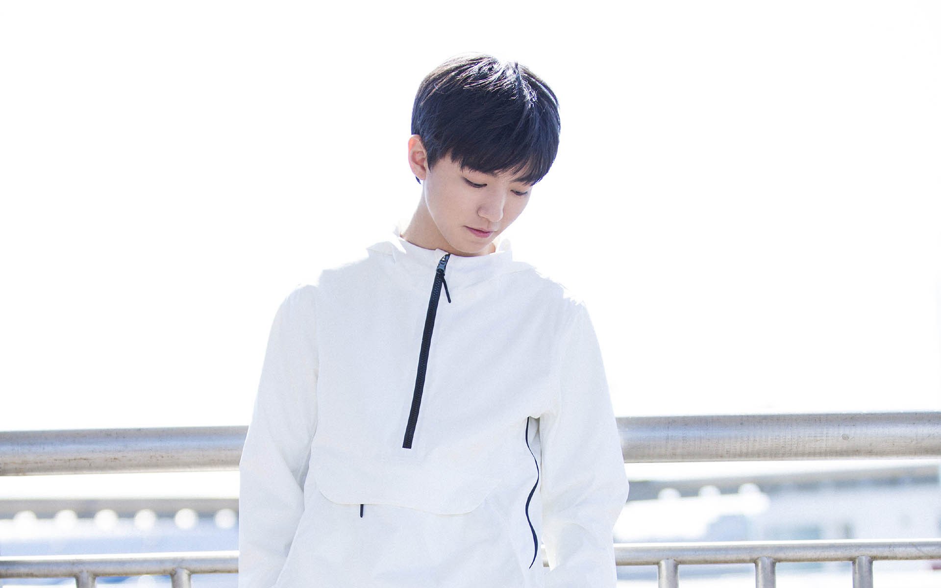 关于TFBOYS成员王俊凯与杨柳穿情侣鞋，事件再度引爆网络