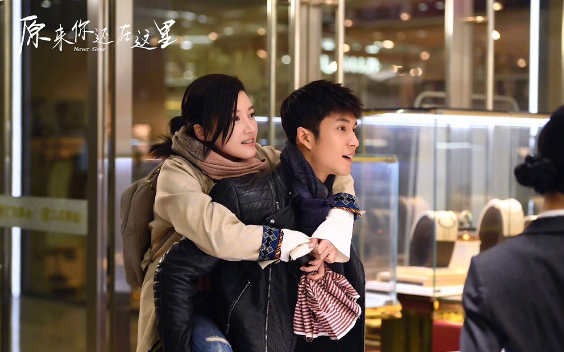 原来刘雯新大片这么大胆！高凹无眉明星脸瘦得凹下去，穿内衣超辣