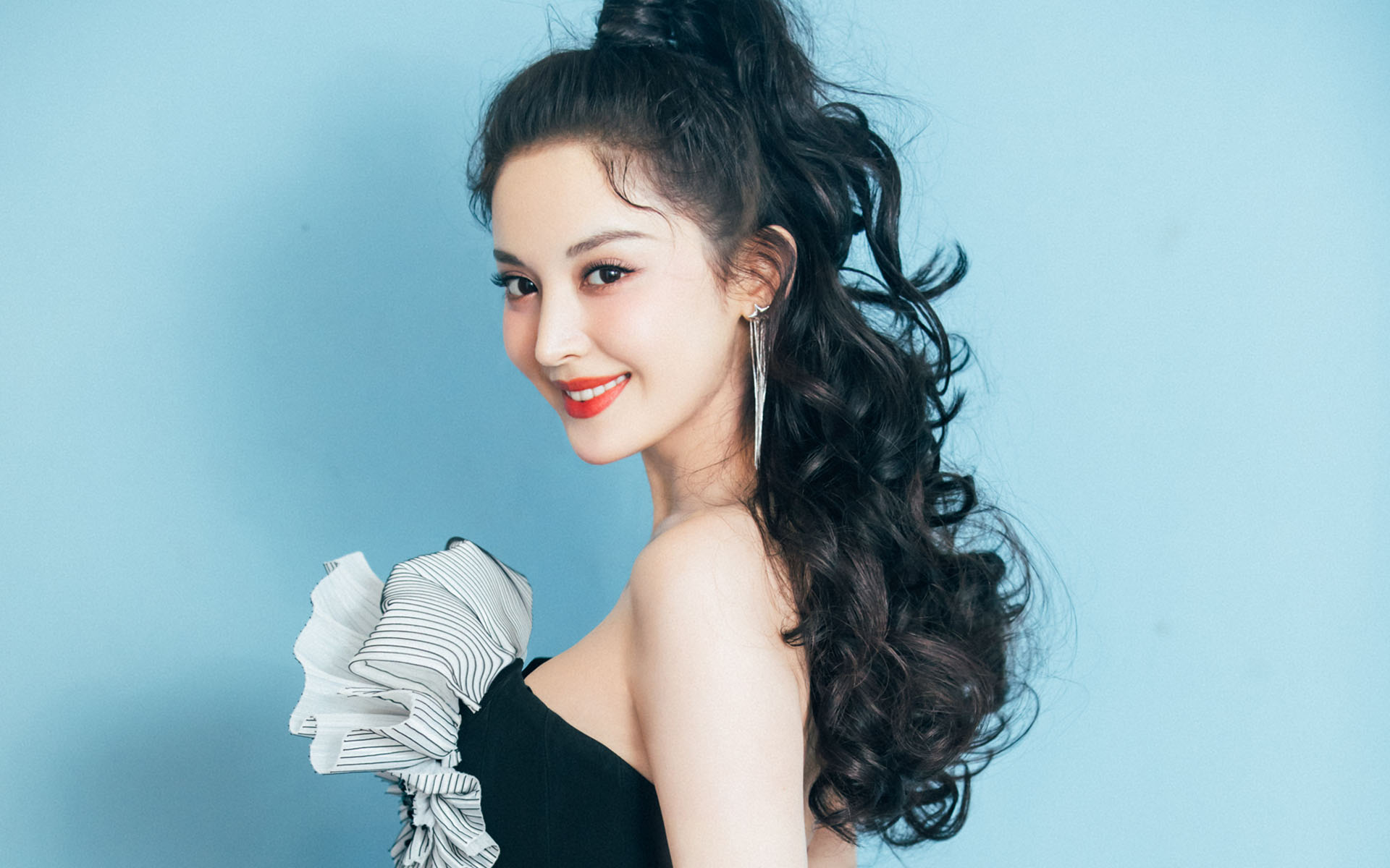 娜扎谈7年前为何关闭评论区：凭什么要天天忍受着你们的骂