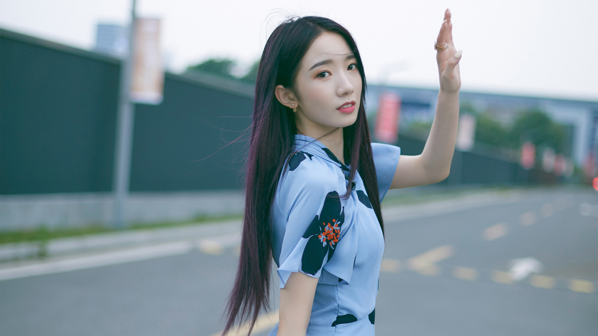 孟美岐曝两年未参与工作，节目上与新人竞争，节目组态度引发争议