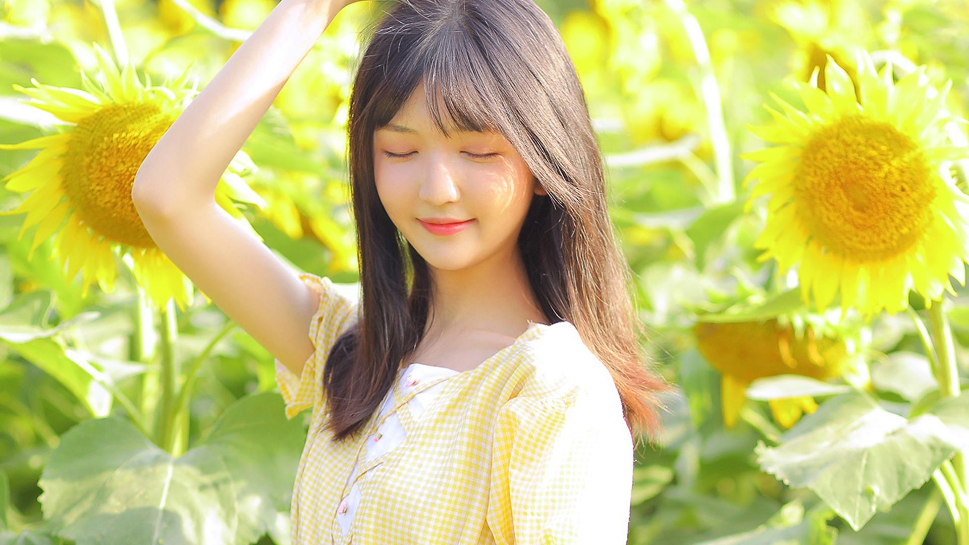 新加坡第一美范文芳为老公庆生肤白貌美如少女，7岁儿子神似爸