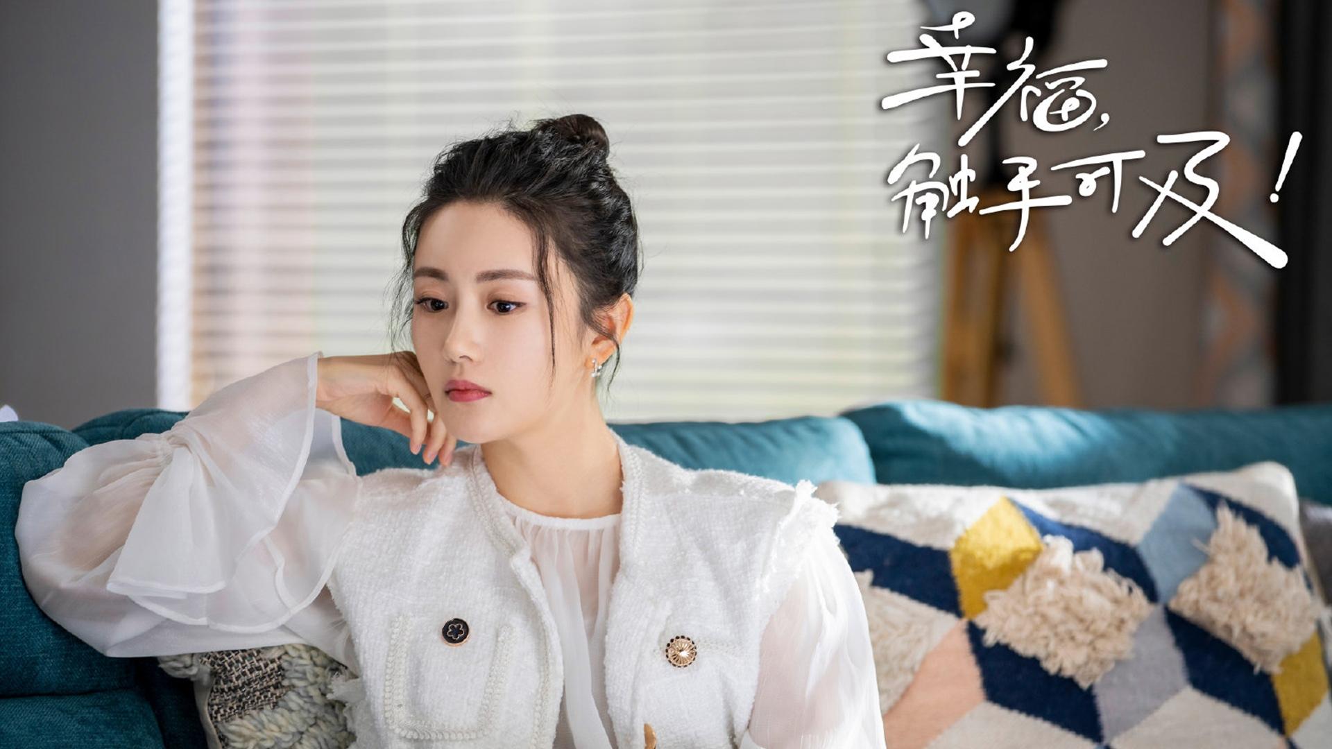 曝迪丽热巴已婚！时装周被称呼夫人，与黄景瑜情侣穿搭疑高调示爱