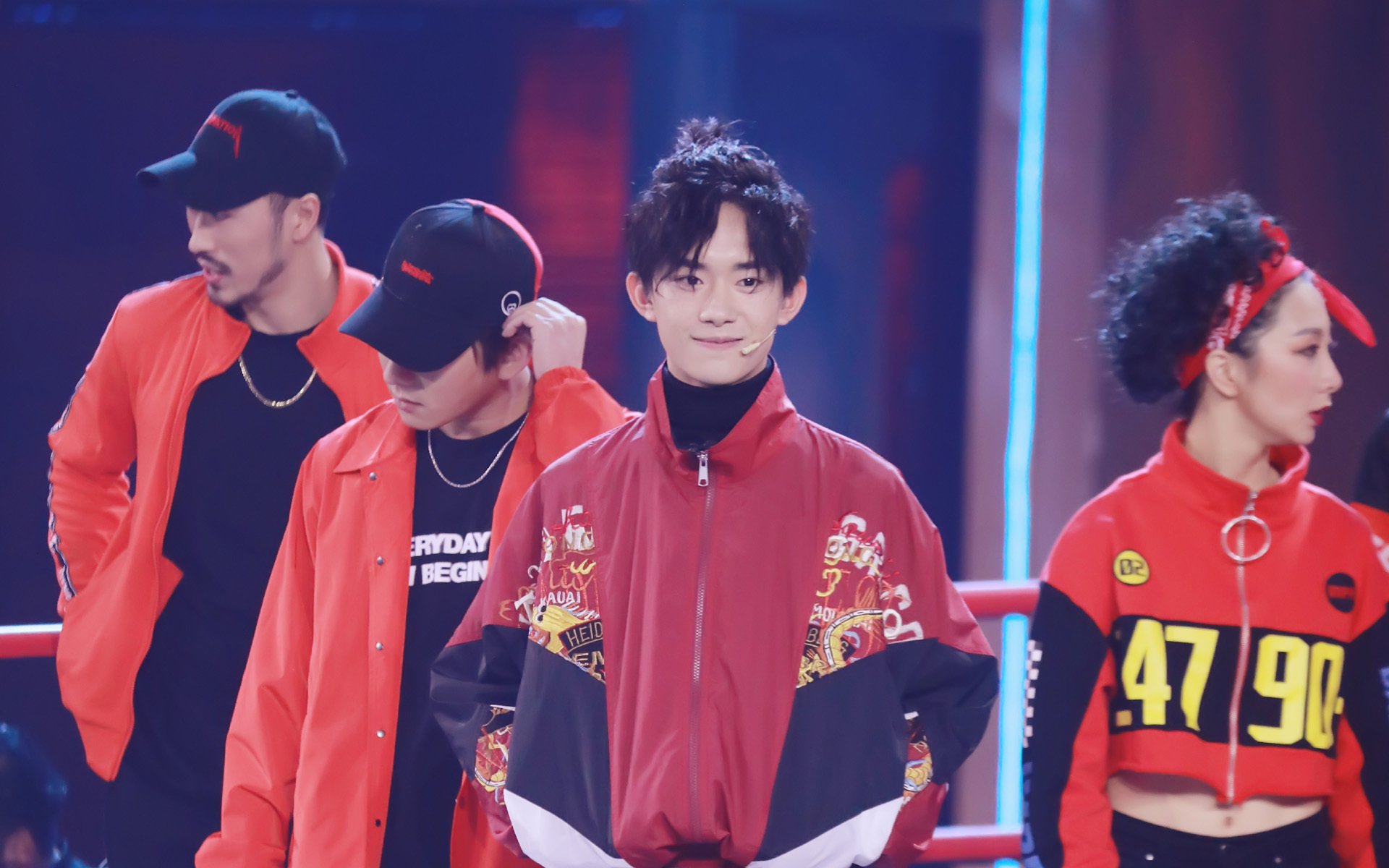 杨洋：对对，这就是我想演出的体制内男友感觉！网友：少装B就行