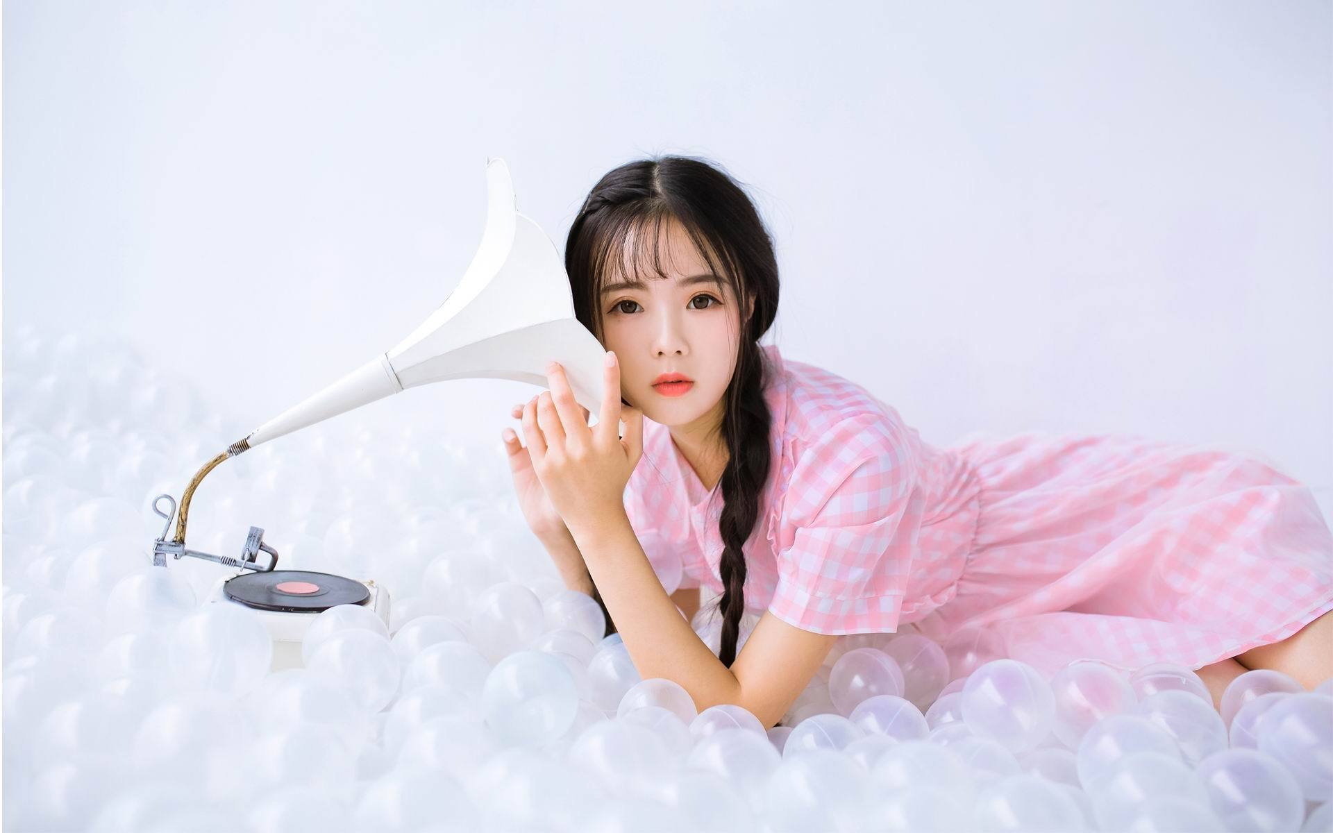 杨颖真的凉了！被老东家一剪没，P得只剩根辫子，商务活动也缺席