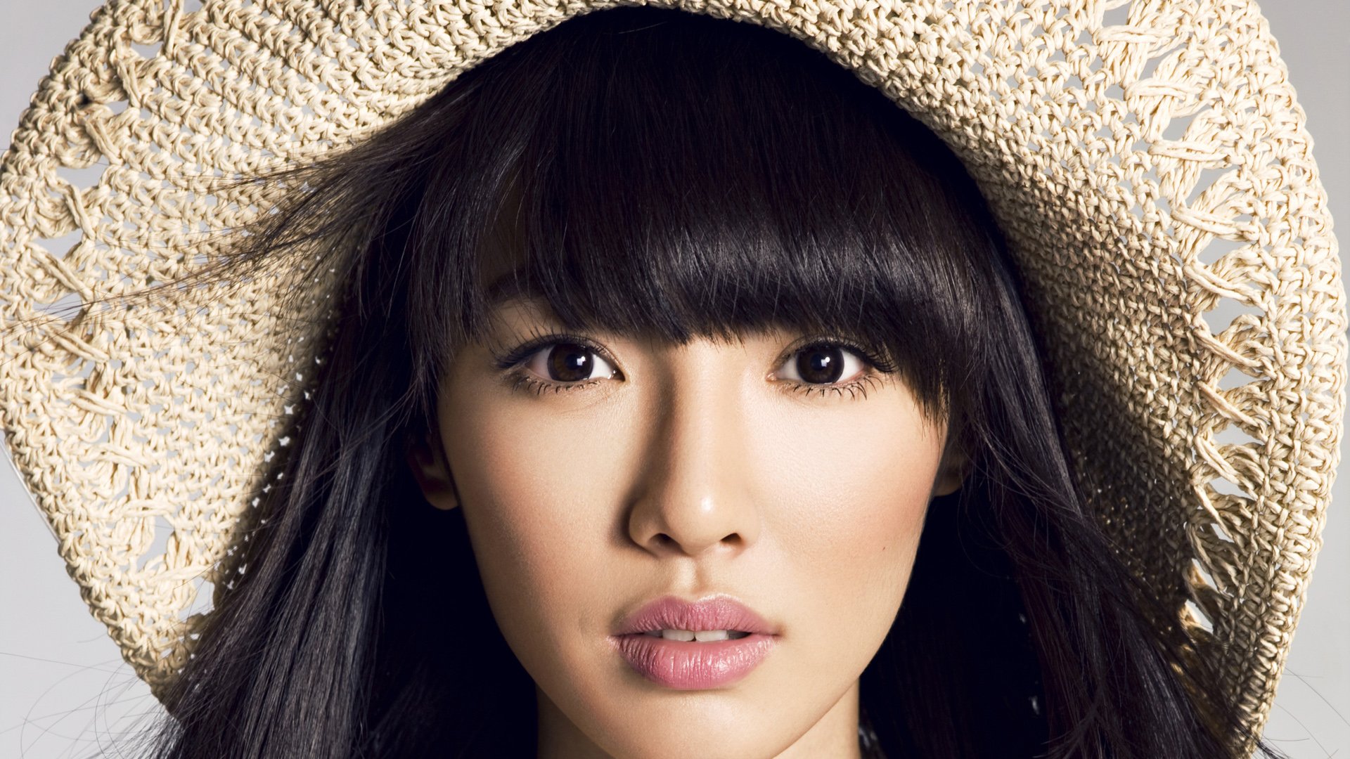 白百合因蕾丝内衬再次登上热搜，她的过往风流史再度被扒