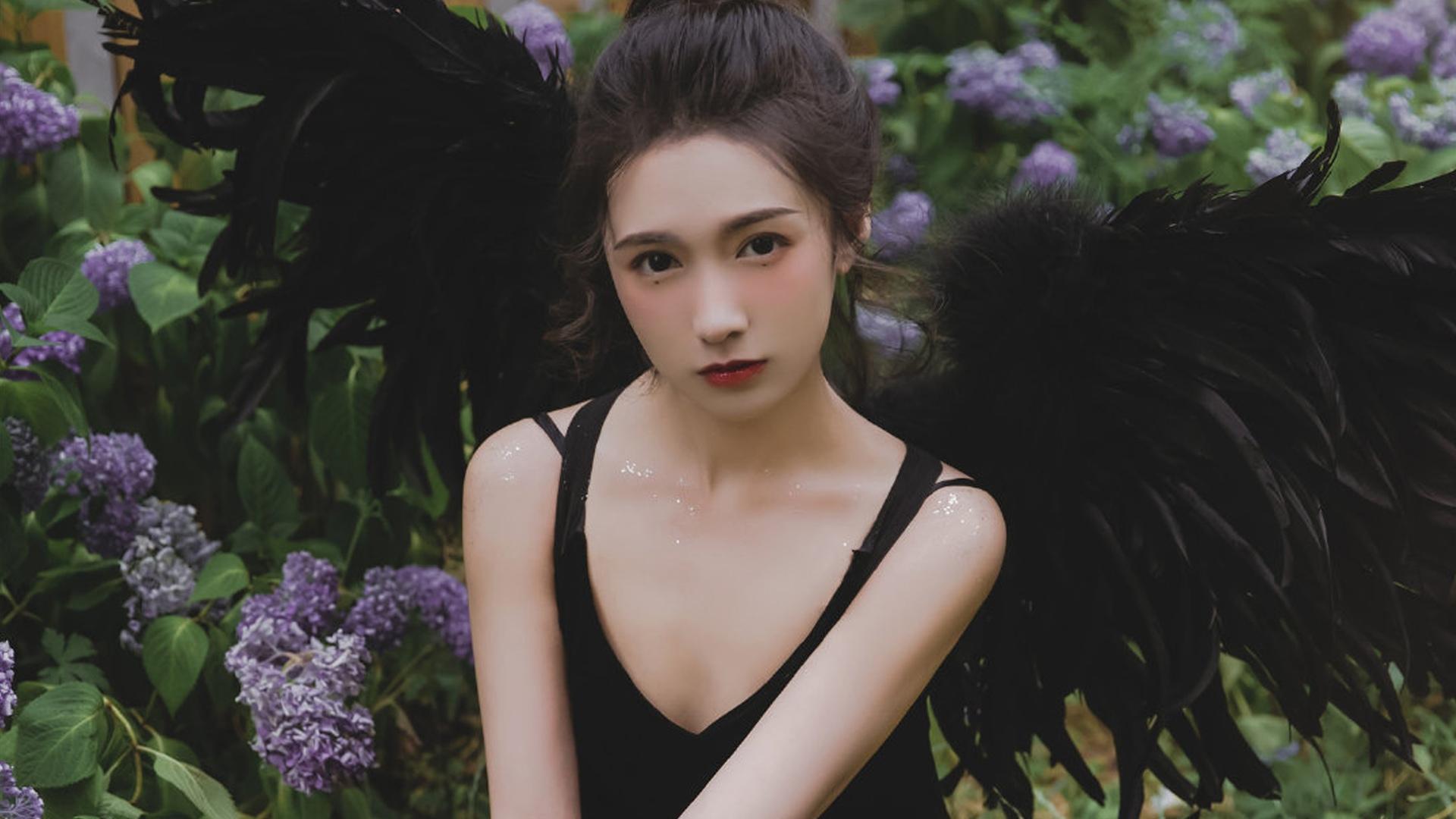 真是性感尤物！冷艳女王阚清子，曲线饱满身材火辣！