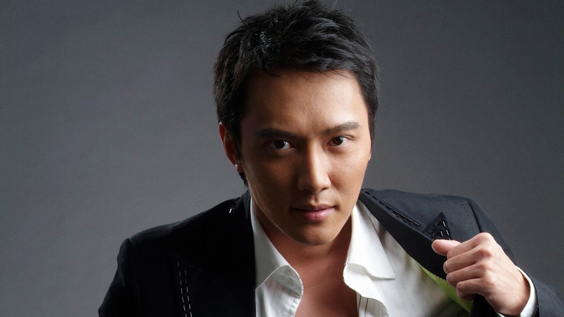 网传钟汉良给32岁肖战演爸，冯绍峰却还演古偶，孙俪说的果然没错高马尾逐渐消失在校园，“鲶鱼头”更受欢迎，家长不理解也看不懂