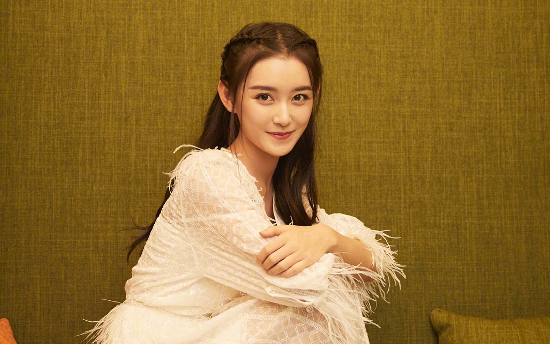 蒋依依中戏毕业照曝光，站C位被长发美女艳压，照片看出谁是团宠