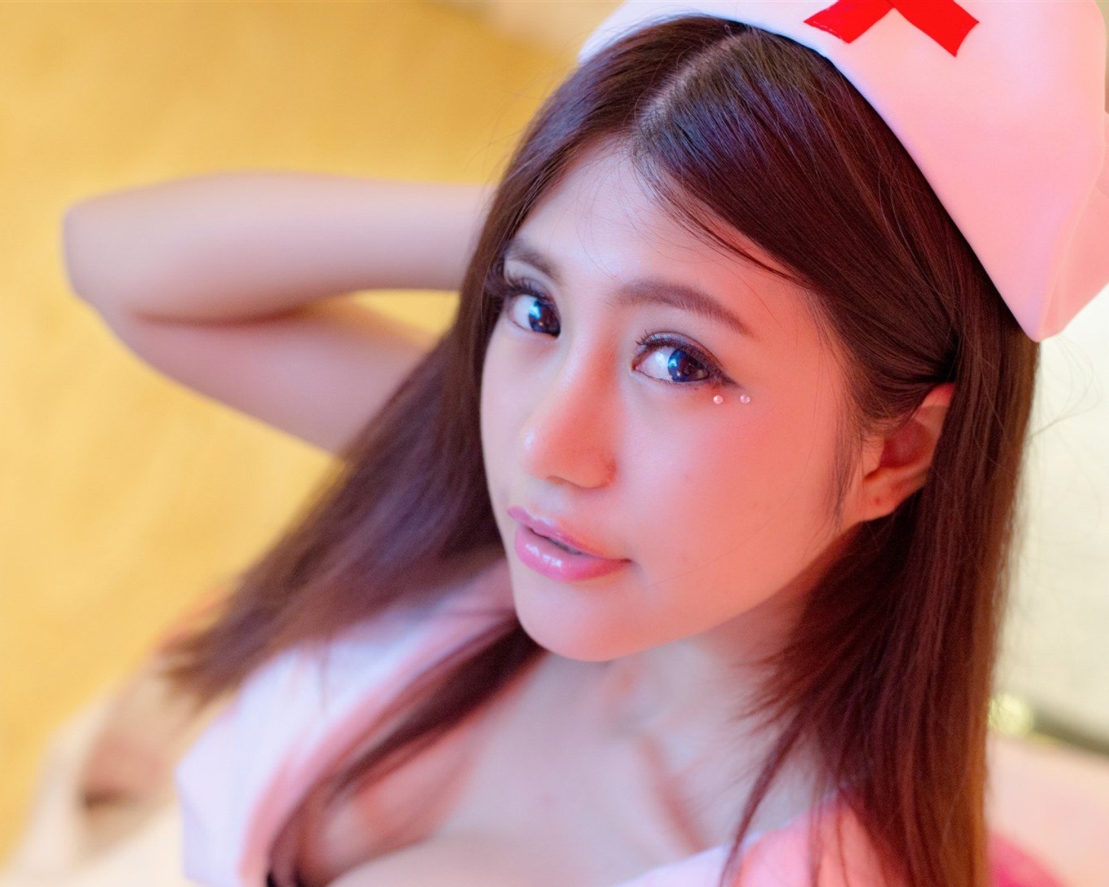 赵丽颖晋升成高定女王！直播卖货都能穿高定超牛，央视脸美得耀眼爸爸给孩子取名“宇凡”，护士手误多加一笔，妈妈大喜：不改了