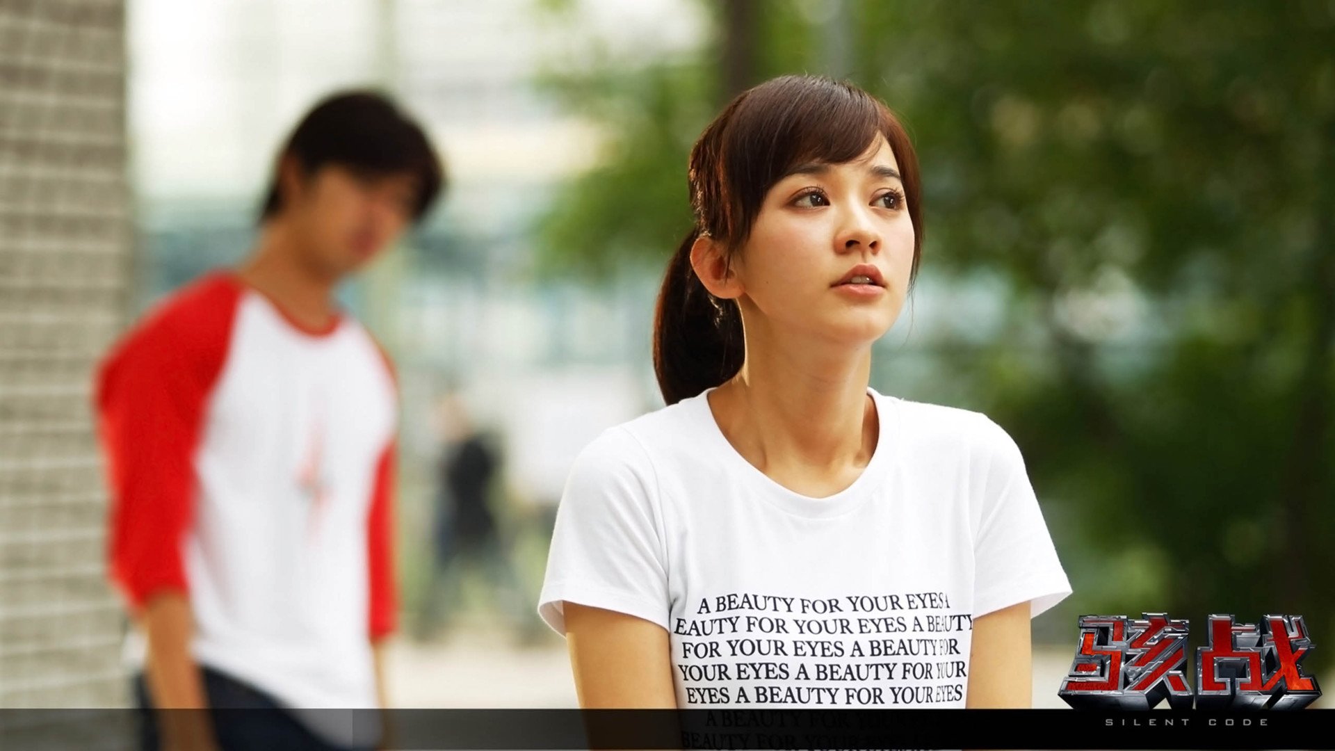 陈意涵晒二胎正面照，1岁女儿眼睛好大，完美避开爸爸缺点颜值高曾毅妻子原来是她，难怪多年来“凤凰传奇”没有绯闻！