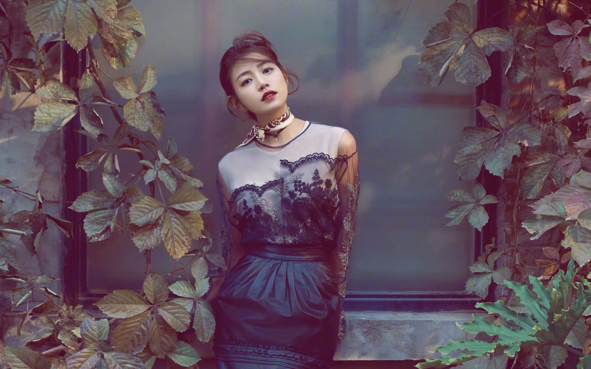 陈晓探班陈妍希！穿情侣羽绒服将陈妍希搂入怀中，首见陈妍希撒娇