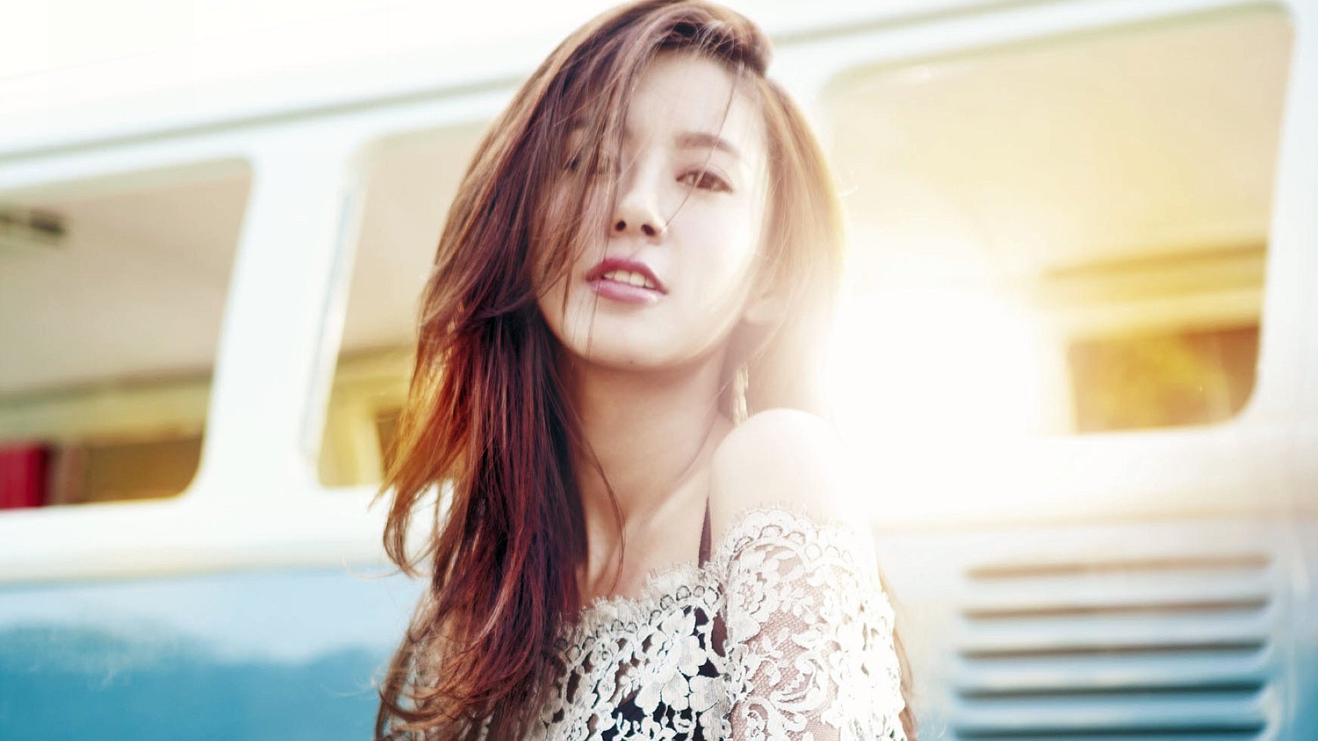 陈赫全家游香港，恐高被两个女儿嘲笑，二婚老婆张子萱全程没露脸