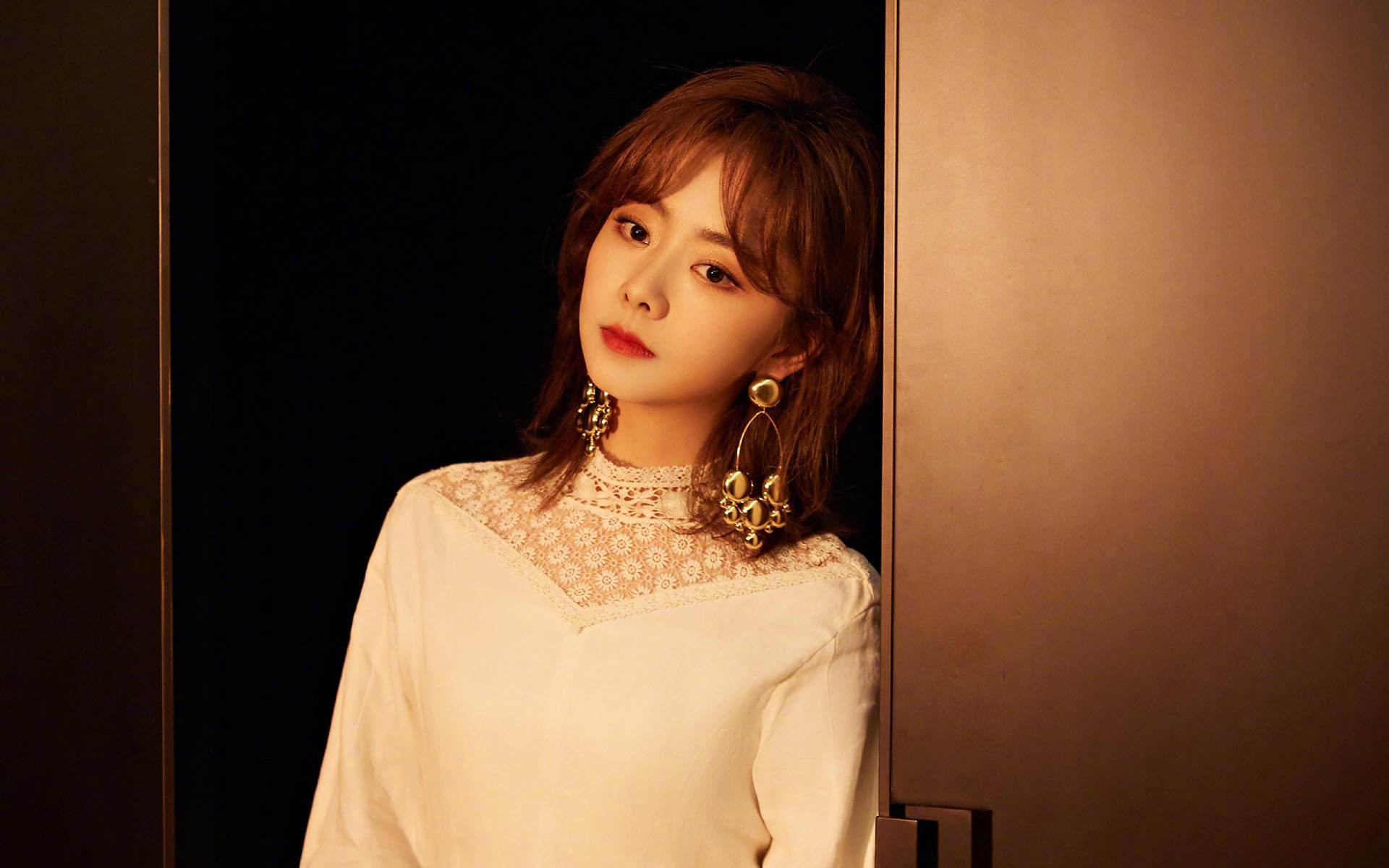 韩红携陈晓、梅婷、谭松韵等明星驰援黑龙江，并与林依轮为灾区捐赠物资