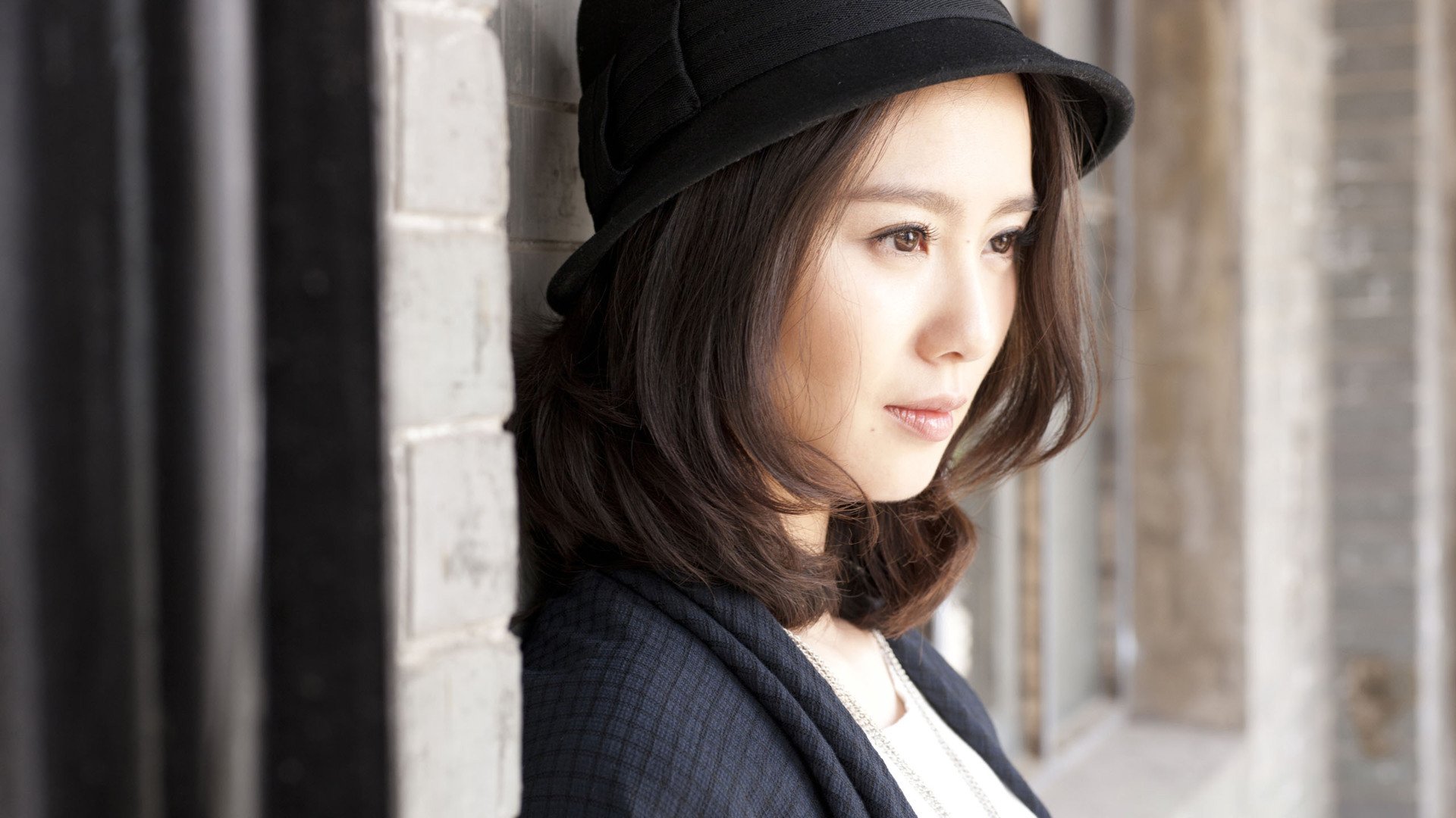 麦迪娜母女生日逢中秋，姜潮一家都是发量王者，小女儿抓阄竟选了这个？“双面玉女”刘诗诗现形记：表面人淡如菊，实则情史丰富内心狂野