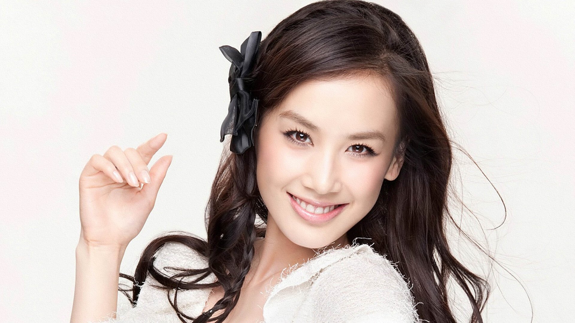 黄圣依杨子离婚风波后首次合体直播，两人未戴婚戒，女方情绪低落