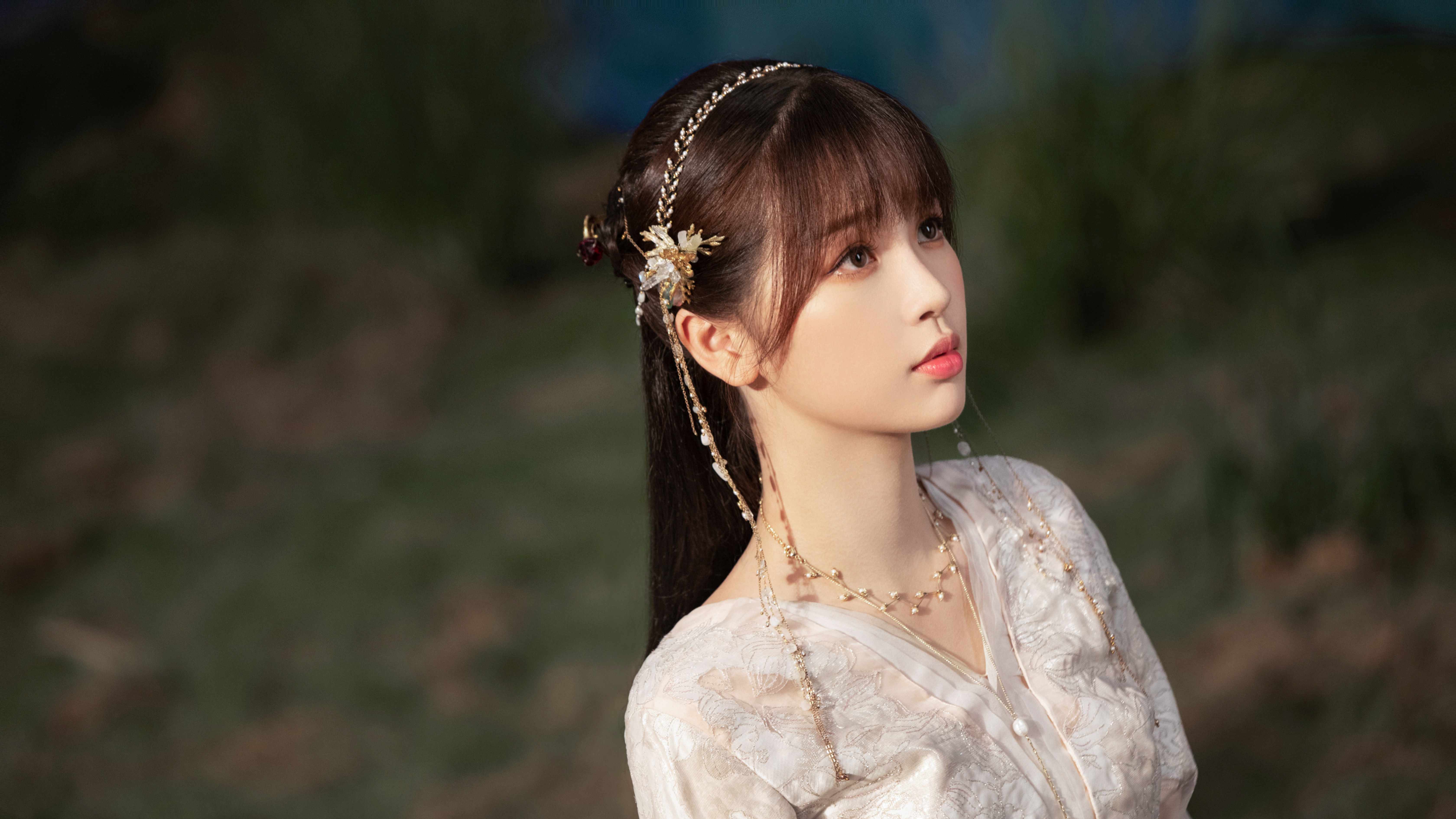 43岁张柏芝法国现身！与27岁虞书欣同框，相差16岁却宛如亲姐妹Lisa晒第二波私密照，透视装、镂空比基尼，卡琳娜点赞被骂惨