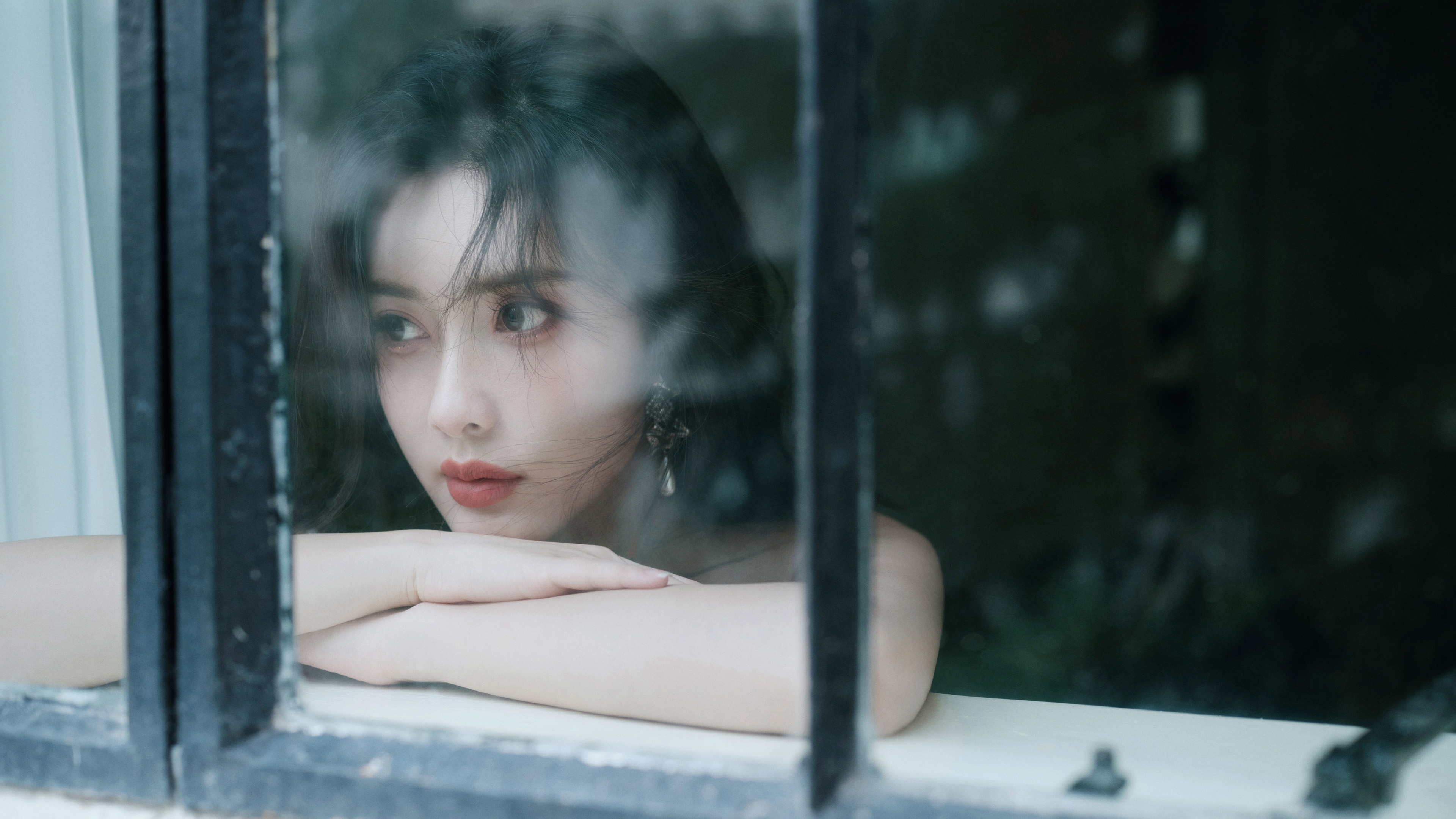 GQ年盛典众星云集，杨幂孟子义林允刘雨昕女明星争奇斗艳，美出圈恒大歌舞团高清照流出，“三朵金花”同框，网友：许老板真有眼光